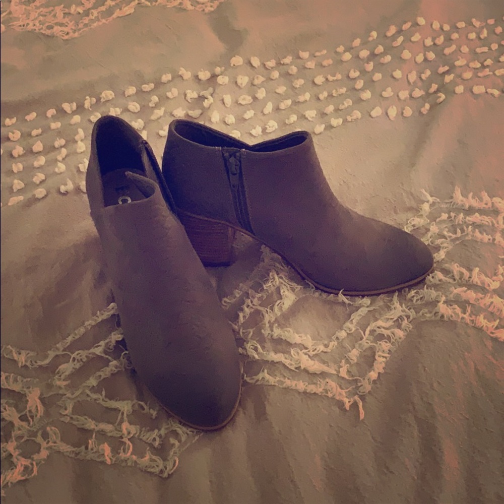 Gray snake pattern suede booties
